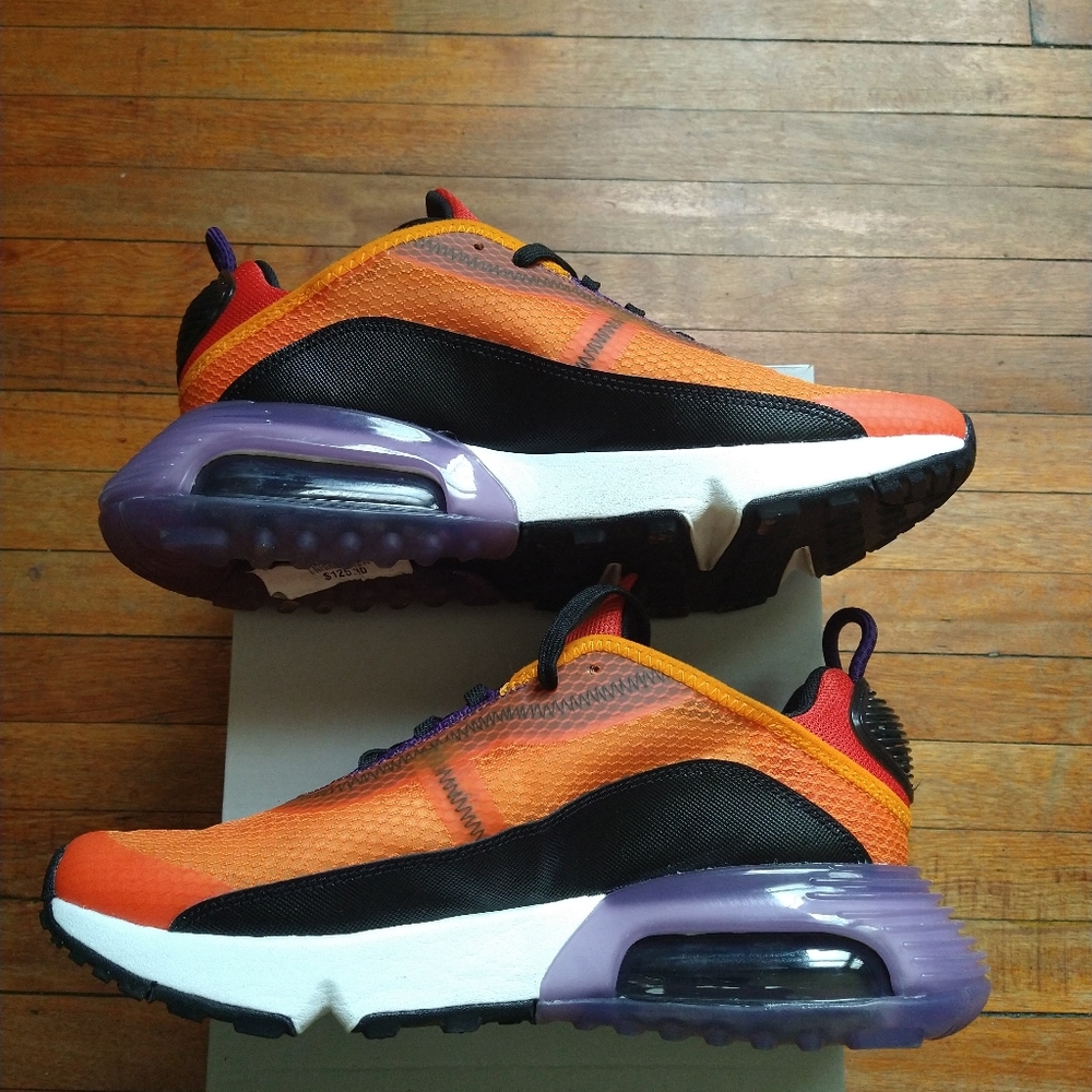 Nike - Picture 4 of 6